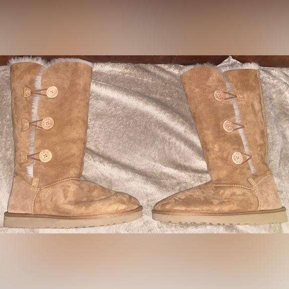 UGG Chestnut Brown Bailey Button Triplet Shearling Lined Boots - Picture 1 of 2